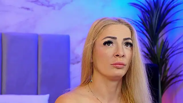 Izabellle02 online show from March 13, 2026, 4:52 am