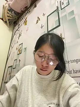 meomeo2k6 online show from November 3, 2025, 2:07 pm