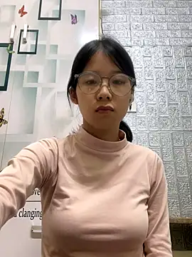 meomeo2k6 online show from December 17, 2025, 2:01 pm