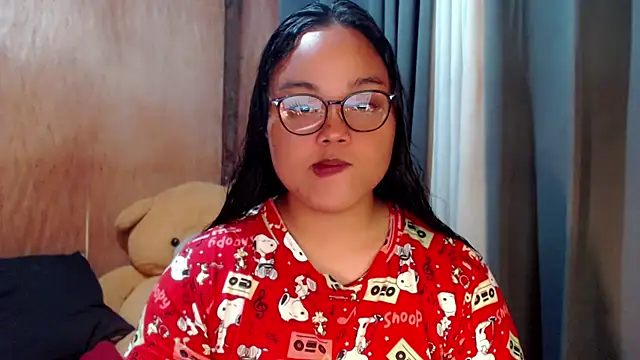 Snapshot of _Lylia chatting on October 6, 2025, 9:45 pm Lylia online show from October 6, 2025, 9:45 pm