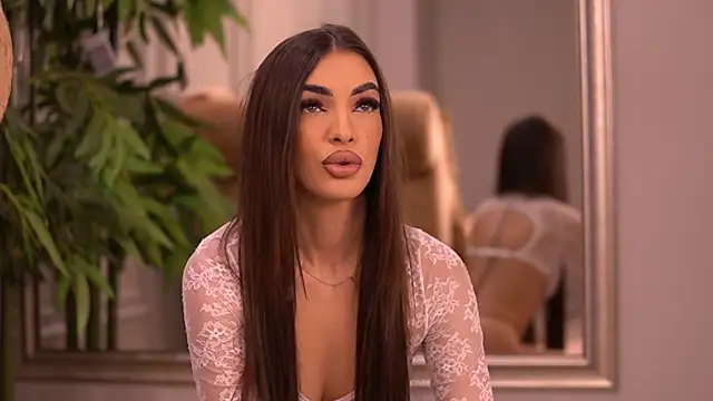 KendalJolly online show from October 28, 2025, 7:34 am