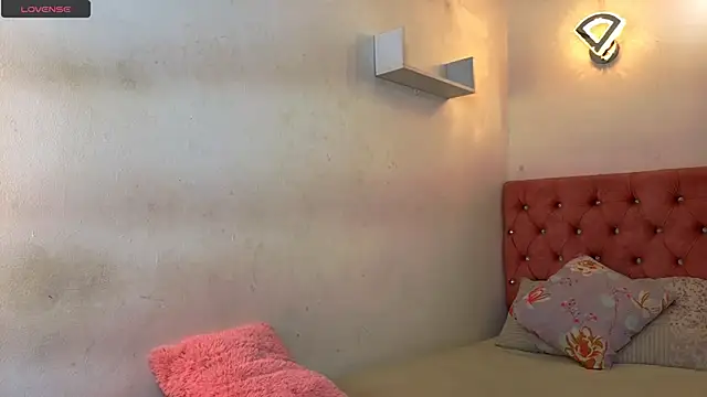 Kyra Honey online show from November 8, 2025, 5:34 pm