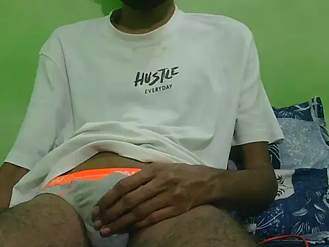 rockyy23boy online show from December 17, 2025, 3:45 am