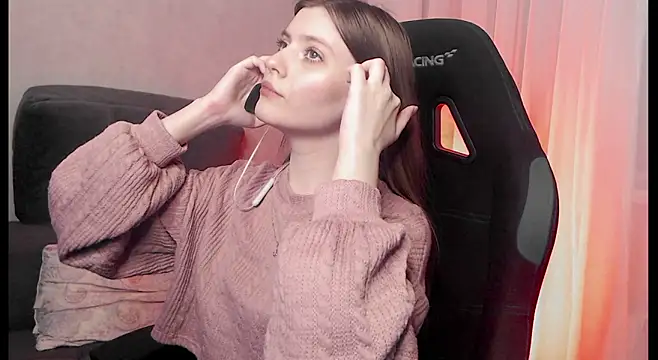 Snapshot of cute_elfy_ chatting on December 20, 2025, 2:35 pm cute elfy online show from December 20, 2025, 2:35 pm