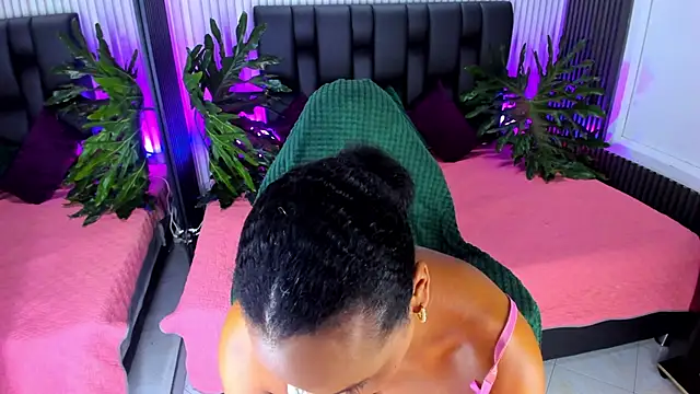 Snapshot of AriebonyBrooke chatting on October 8, 2025, 11:41 am AriebonyBrooke online show from October 8, 2025, 11:41 am