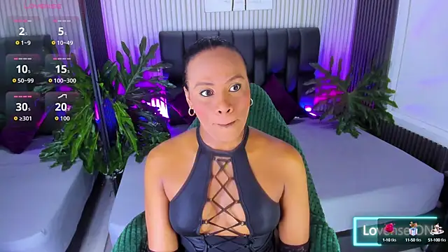 Snapshot of AriebonyBrooke chatting on October 9, 2025, 11:41 am AriebonyBrooke online show from October 9, 2025, 11:41 am