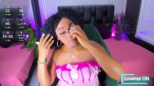 Snapshot of AriebonyBrooke chatting on October 20, 2025, 11:32 am AriebonyBrooke online show from October 20, 2025, 11:32 am