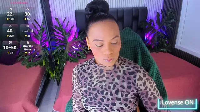 Snapshot of AriebonyBrooke chatting on October 25, 2025, 11:40 am AriebonyBrooke online show from October 25, 2025, 11:40 am