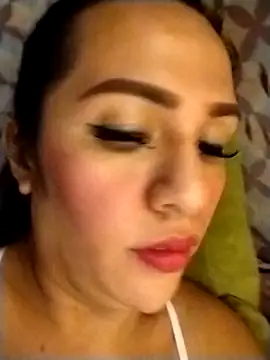 Snapshot of enoria1992 chatting on February 15, 2026, 9:52 am enoria1992 online show from February 15, 2026, 9:52 am