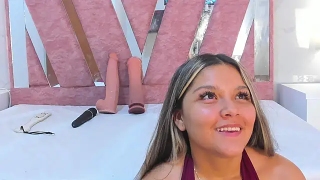 Wonderkloe  online show from March 4, 2026, 1:55 am