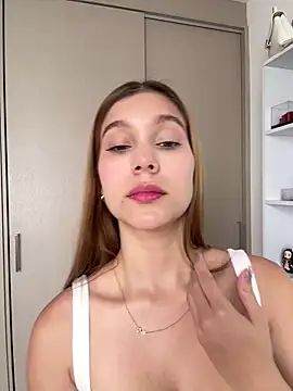 Nikii   online show from March 18, 2026, 4:21 pm