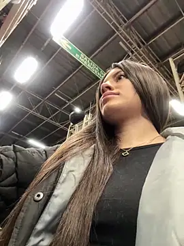 Snapshot of Isabella21_ chatting on February 7, 2026, 11:52 pm Isabella21 online show from February 7, 2026, 11:52 pm