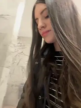 Snapshot of Isabella21_ chatting on February 12, 2026, 12:16 am Isabella21 online show from February 12, 2026, 12:16 am