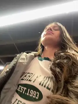 Snapshot of Isabella21_ chatting on February 12, 2026, 10:27 pm Isabella21 online show from February 12, 2026, 10:27 pm