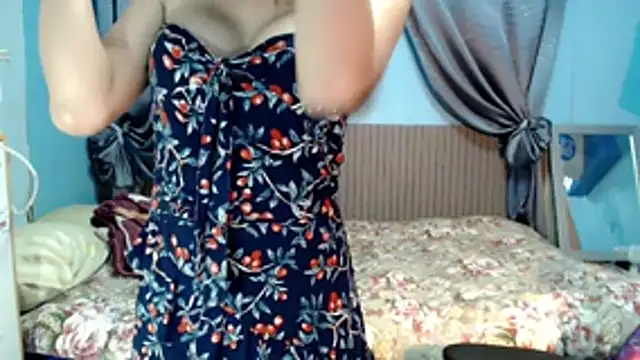 SelenaCinder online show from December 4, 2025, 6:16 pm