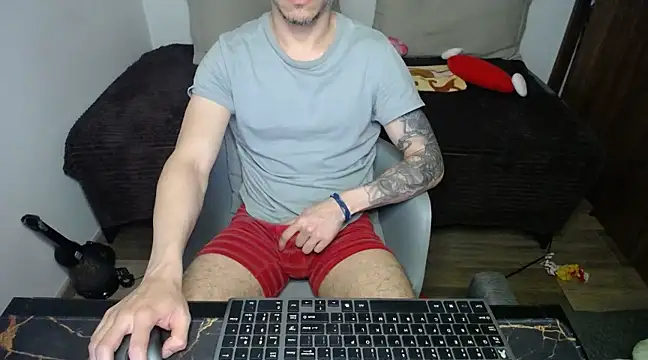 Snapshot of bossking017 chatting on February 21, 2025, 10:59 pm bossking017 online show from February 21, 2025, 10:59 pm