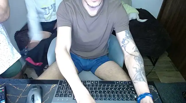 Snapshot of bossking017 chatting on February 22, 2025, 8:42 pm bossking017 online show from February 22, 2025, 8:42 pm