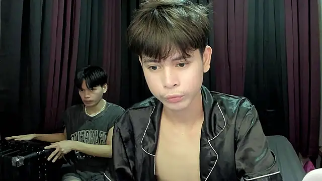 hotfreshdior online show from November 30, 2025, 4:44 pm