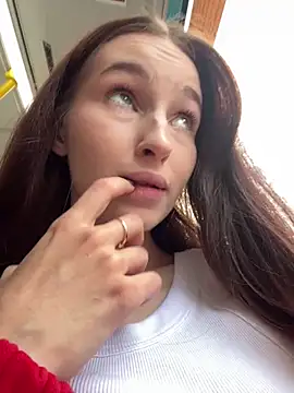 Snapshot of SnappyHappy chatting on September 18, 2025, 12:29 pm SnappyHappy online show from September 18, 2025, 12:29 pm