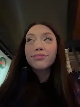 Snapshot of SnappyHappy chatting on November 22, 2025, 6:29 pm SnappyHappy online show from November 22, 2025, 6:29 pm