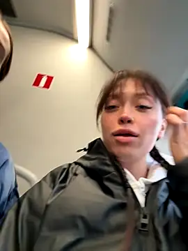 Snapshot of SnappyHappy chatting on November 25, 2025, 12:38 pm SnappyHappy online show from November 25, 2025, 12:38 pm