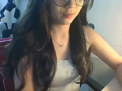 Snapshot of Linzly chatting on October 3, 2025, 4:15 pm Linzly online show from October 3, 2025, 4:15 pm