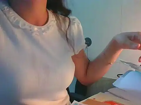 Snapshot of Linzly chatting on October 6, 2025, 4:37 pm Linzly online show from October 6, 2025, 4:37 pm