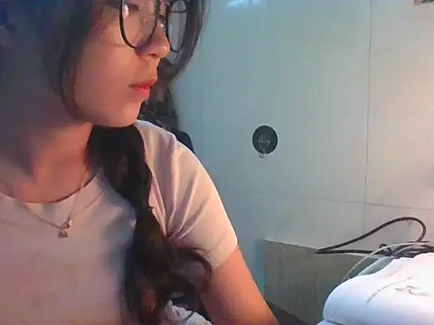 Snapshot of Linzly chatting on October 14, 2025, 4:41 pm Linzly online show from October 14, 2025, 4:41 pm