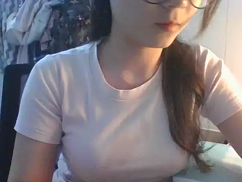 Snapshot of Linzly chatting on October 20, 2025, 4:40 pm Linzly online show from October 20, 2025, 4:40 pm