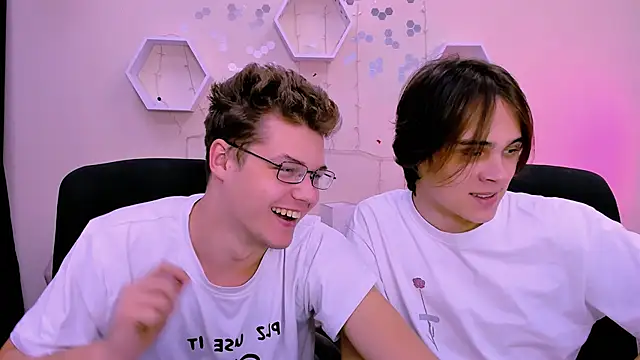 lucas long  online show from November 9, 2025, 9:51 am