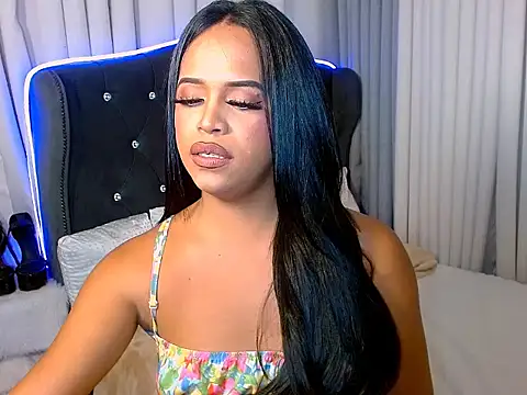 Lorainnelustts online show from October 10, 2025, 1:43 pm