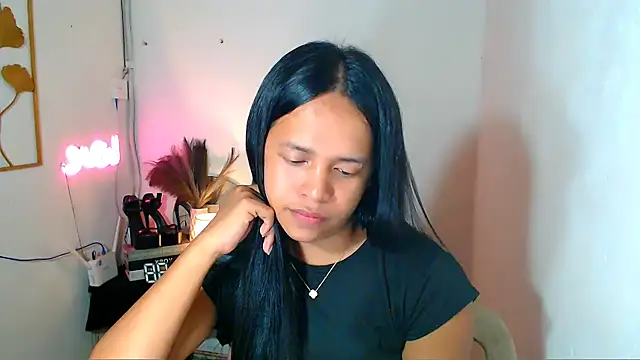 Lorainnelustts online show from March 2, 2026, 4:58 am