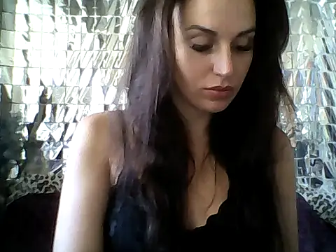 Qinini online show from September 22, 2025, 6:15 am