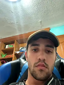 aavrdvh33 online show from November 17, 2025, 4:46 pm