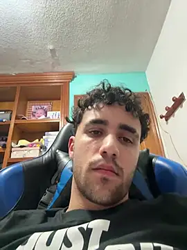 aavrdvh33 online show from April 8, 2026, 12:43 am