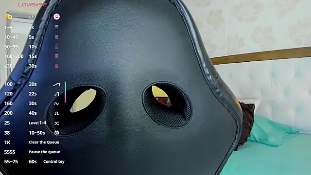 IRISCLARK1 online show from September 25, 2025, 7:17 pm