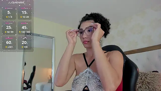 IRISCLARK1 online show from April 10, 2026, 7:07 pm