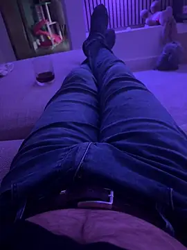 leroy9501 online show from April 12, 2026, 12:04 am