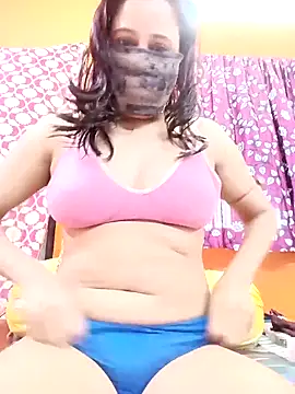 Hotpuja25 online show from April 13, 2026, 4:40 am