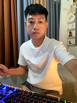 xshyboyx online show from October 28, 2025, 4:49 am