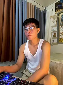 xshyboyx online show from January 8, 2026, 2:58 am