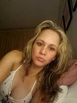 Miasiren online show from October 12, 2025, 7:29 am