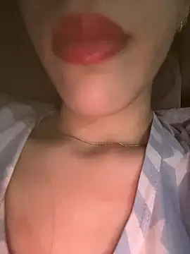 Mimisixo online show from October 13, 2025, 10:32 pm