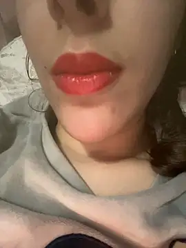 Snapshot of Mimisixo chatting on February 9, 2026, 11:31 pm Mimisixo online show from February 9, 2026, 11:31 pm