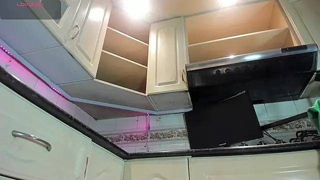 Snapshot of VictoriaPowell chatting on October 3, 2025, 12:02 pm VictoriaPowell online show from October 3, 2025, 12:02 pm