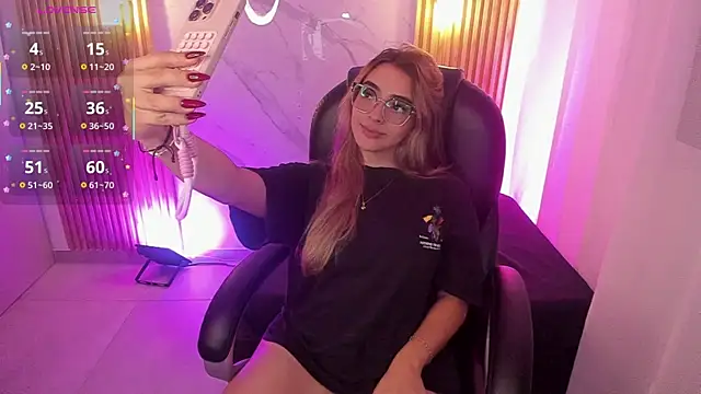 Snapshot of KYLIE_JONES6 chatting on April 16, 2026, 3:07 am KYLIE JONES6 online show from April 16, 2026, 3:07 am