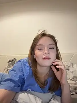 Snapshot of feral__berrys chatting on November 17, 2025, 5:19 pm feral berrys online show from November 17, 2025, 5:19 pm