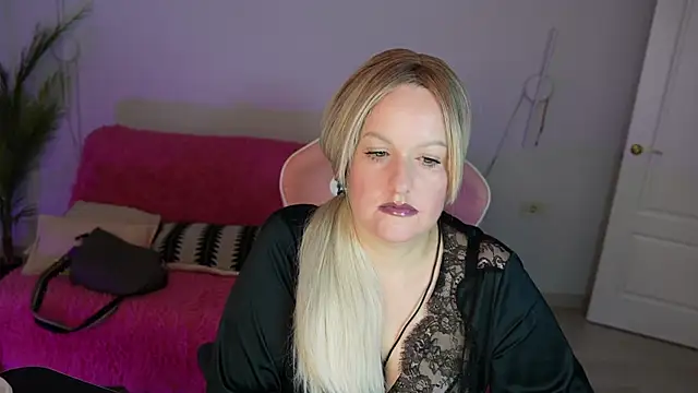 MariemLui online show from October 9, 2025, 10:35 am