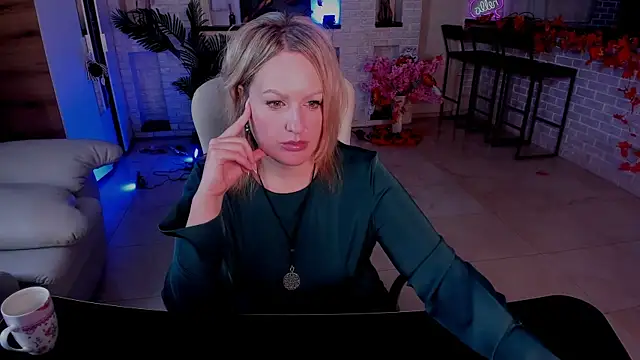 MariemLui online show from November 4, 2025, 12:26 pm