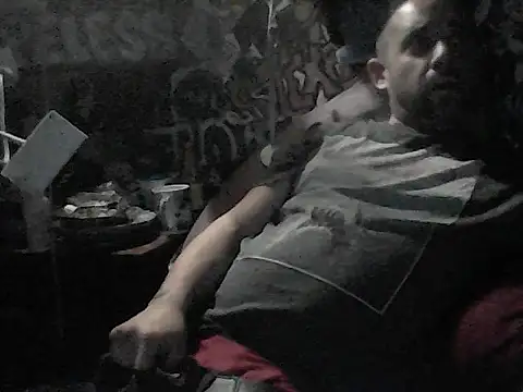 Snapshot of Twoslipperywhenwett chatting on December 13, 2025, 11:10 pm Twoslipperywhenwett online show from December 13, 2025, 11:10 pm